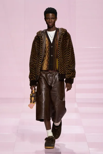 Look 18